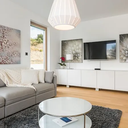 Luxury Apartment Bel Etage With Swimming Pool Apartamento